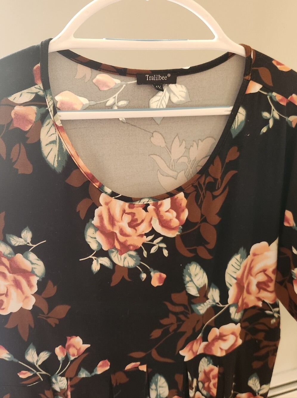 Floral Black & Peach Women’s Round-Neck Top